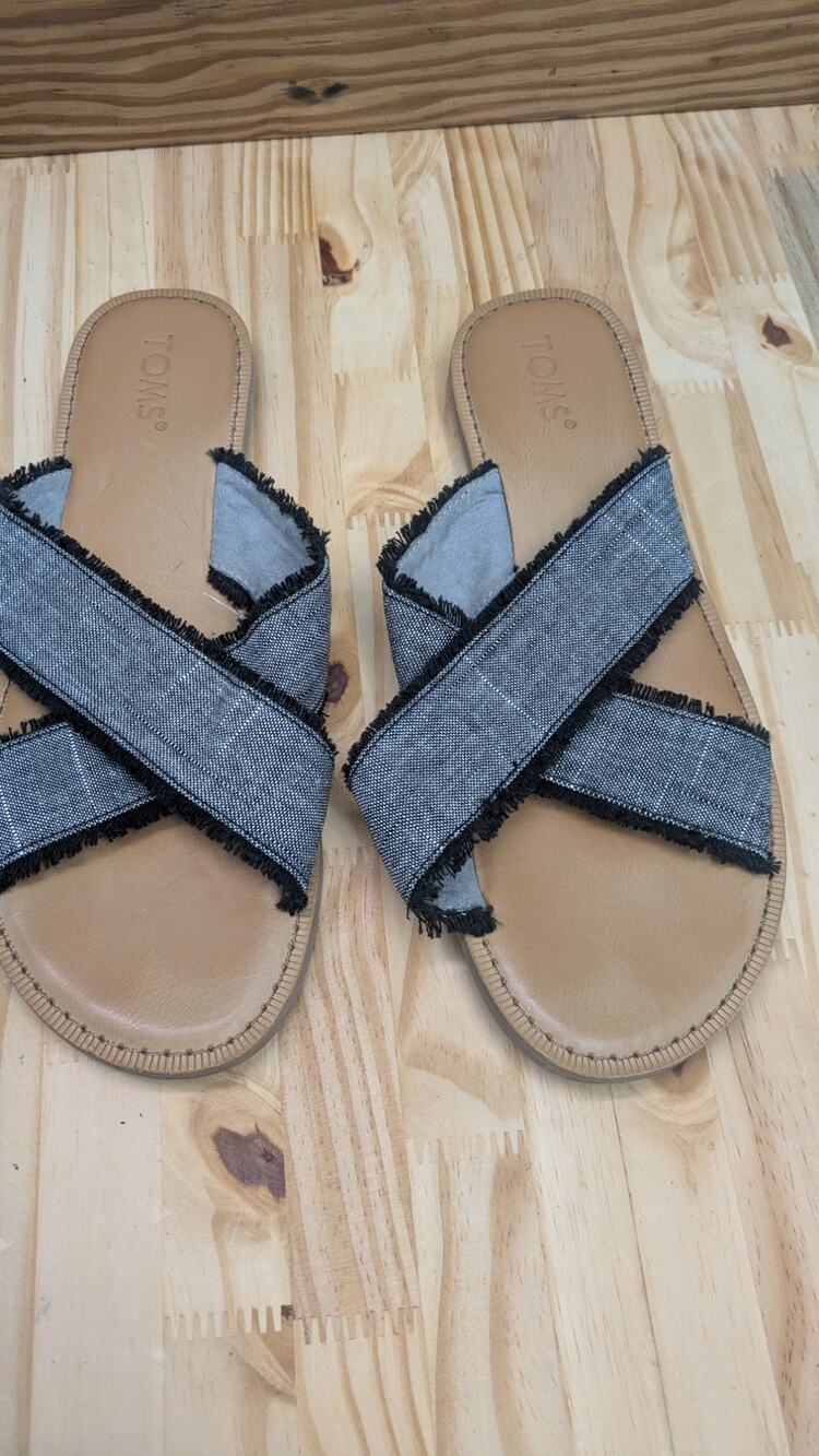 TOMS VIV  Chambray Flat Sandals Womens size 9.5 Grey/Black